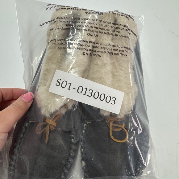 Minnetonka Loafers Womens 8 Grey Pile Lined Slip On Leather Moccasins - Picture 8 of 8